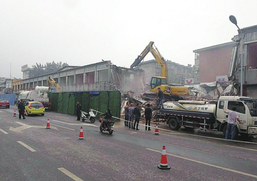 济南拆违拆临最新动态,小巷风情小店成焦点