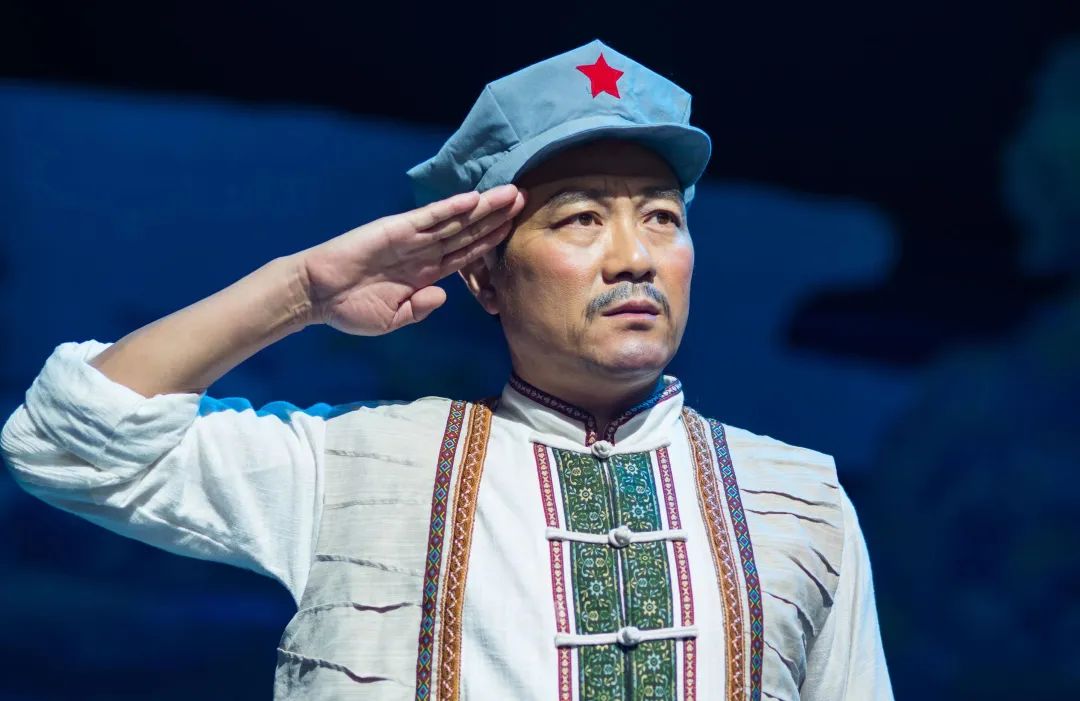 特型演员巴音的轻逸之旅,自然美景的相伴