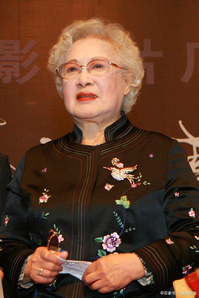 传奇女演员秦怡的生涯探析，演艺之路的辉煌历程