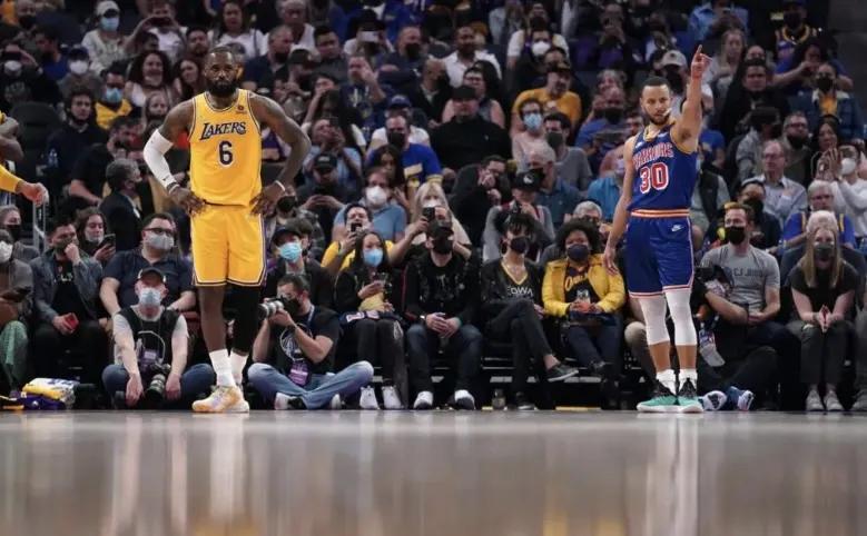 最新篮球资讯火热来袭，揭秘赛场内外的精彩瞬间🏀🔥