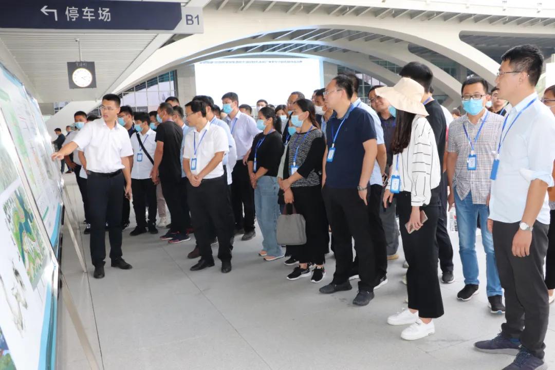 最新一期爱格杂志，拥抱自然，启程寻找内心平静的旅程