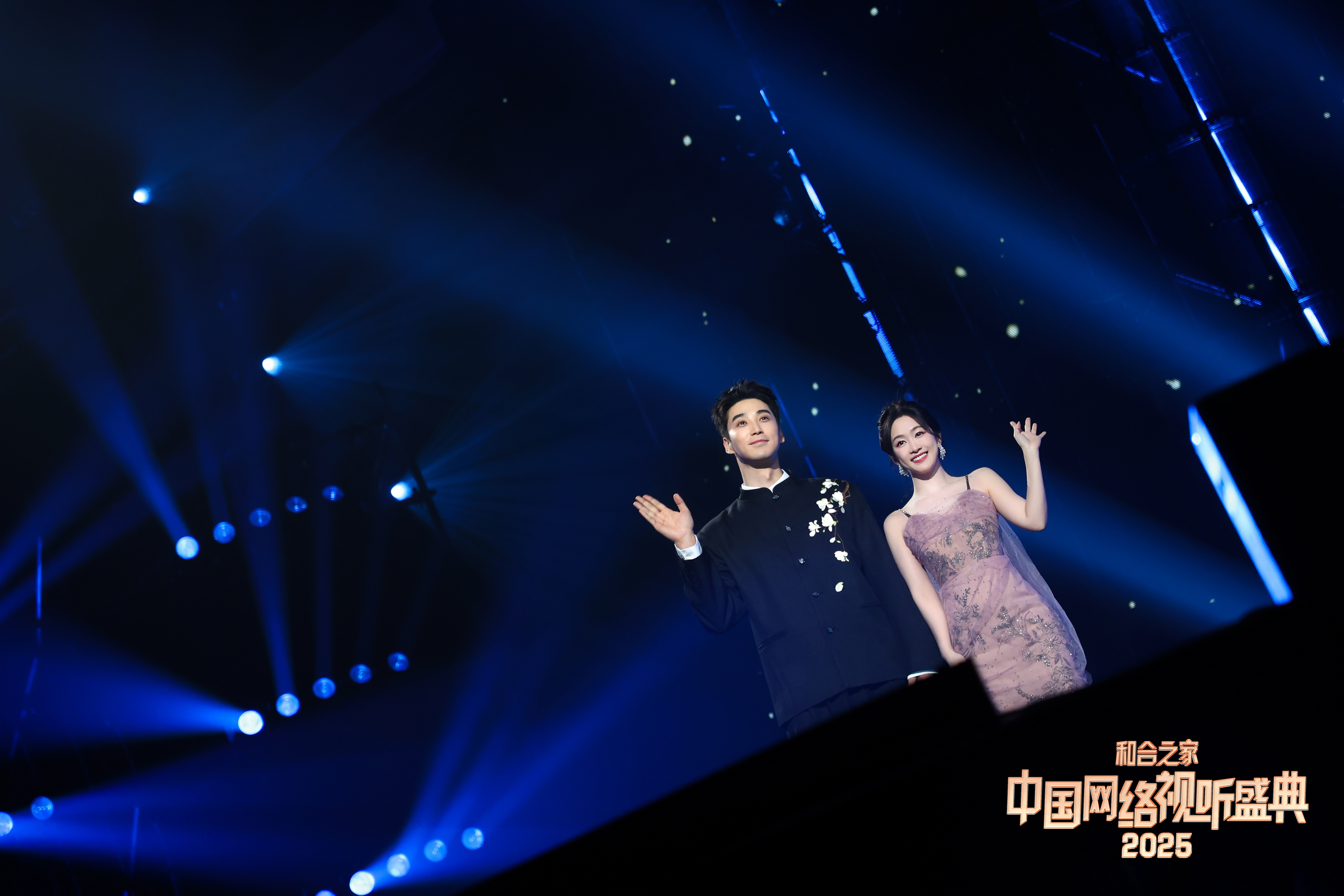 男女对唱2025最新，小巷中的音乐瑰宝，情歌二重奏的流行魅力